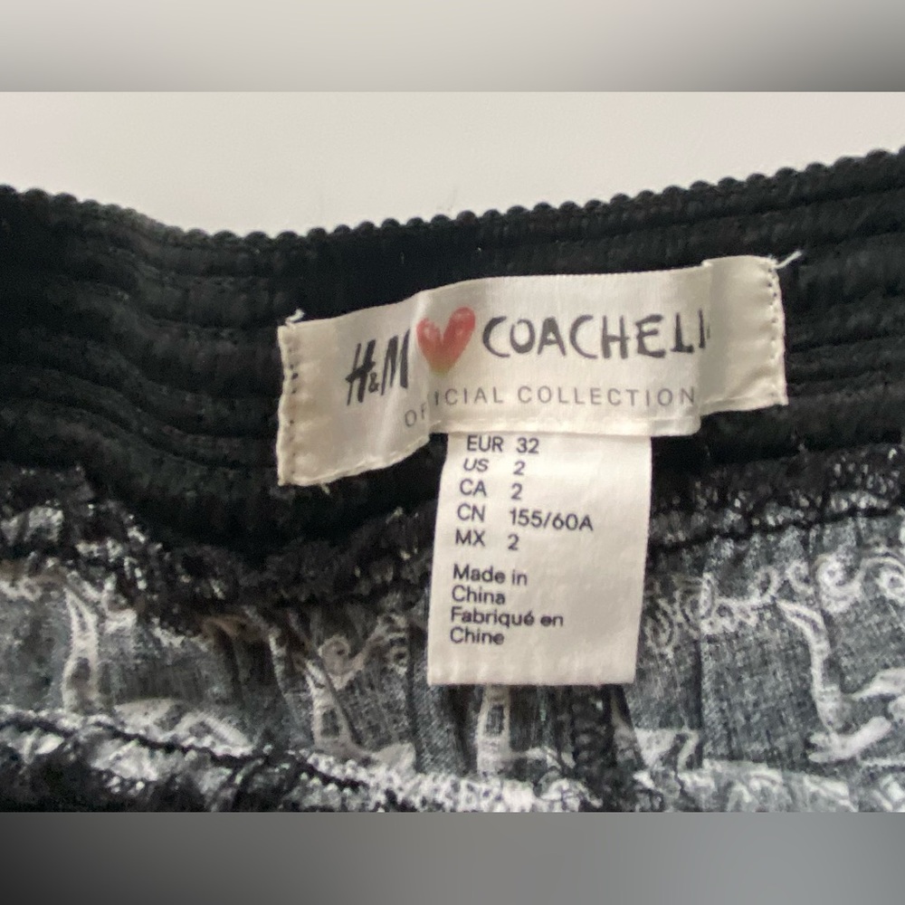 H&M Loves Coachella Elephant & Geometric Print Designed Shorts Sz:2 - Picture 3 of 6